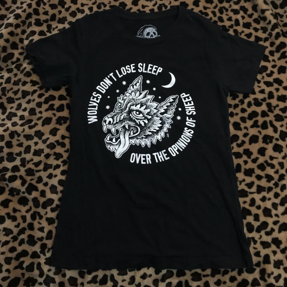 Sketchy Black Wolf Shirt Size S